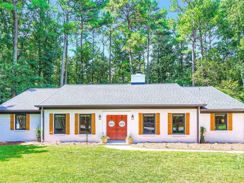 4704 Autumn Leaf Lane, Charlotte, NC 28277.  MLS# CAR4281492, YatesRealty ID 27107. 