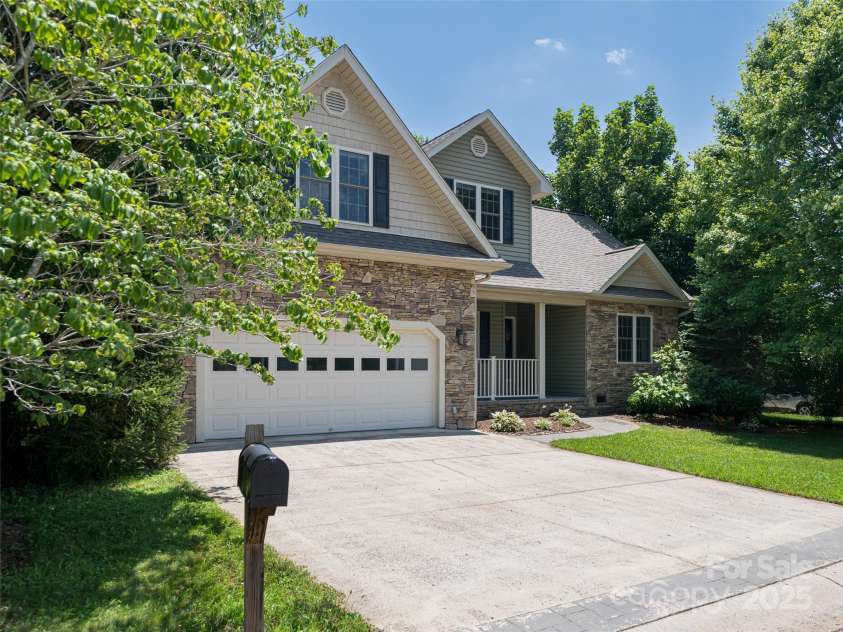 19 Driftstone Circle, Arden, NC 28704.  MLS# CAR4275668, YatesRealty ID 27108. 