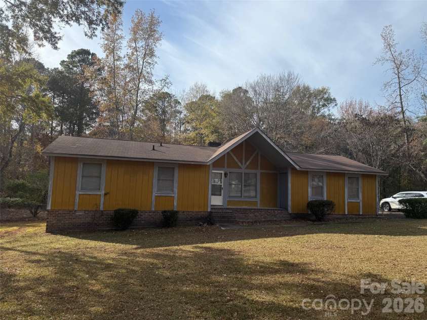 2908 Woodland Hill Way, Lancaster, SC 29720.  MLS# CAR4323304, YatesRealty ID 27108. 
