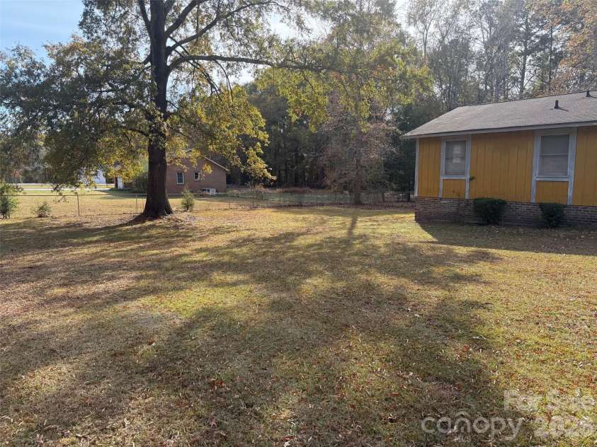 2908 Woodland Hill Way, Lancaster, SC 29720.  MLS# CAR4323304, YatesRealty ID 27108. 
