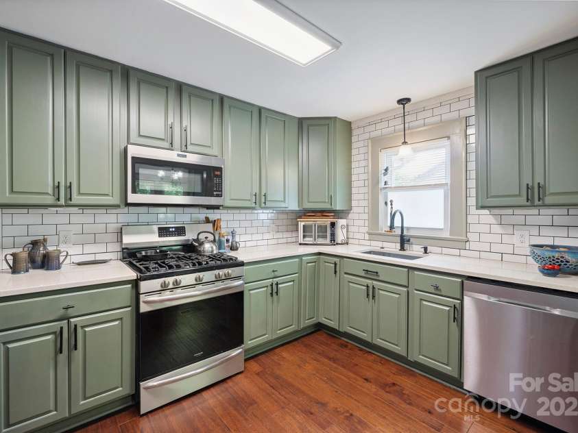 576 Washington Avenue, Valdese, NC 28690.  MLS# CAR4273305, YatesRealty ID 27109. 