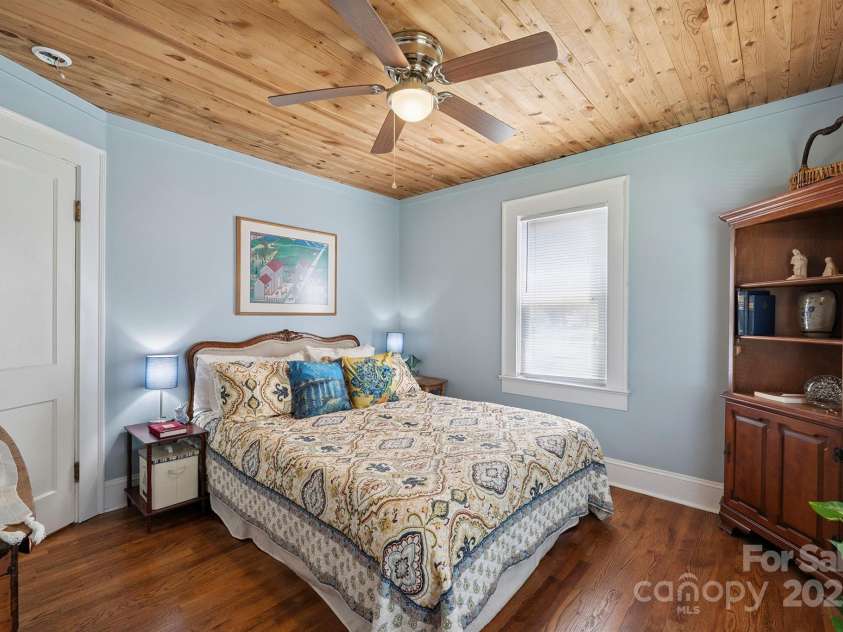 576 Washington Avenue, Valdese, NC 28690.  MLS# CAR4273305, YatesRealty ID 27109. 
