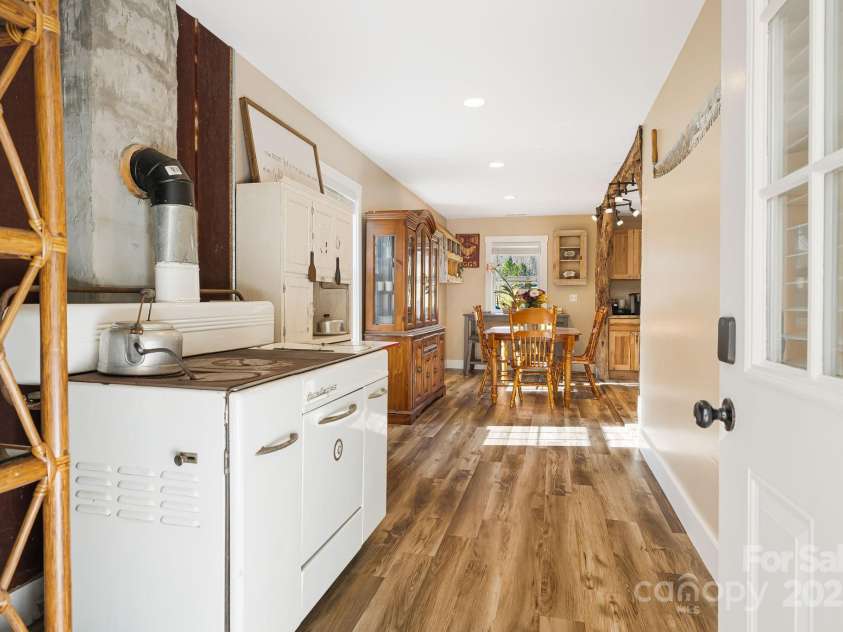 867 Indian Creek Road, Burnsville, NC 28714.  MLS# CAR4231140, YatesRealty ID 2711. 