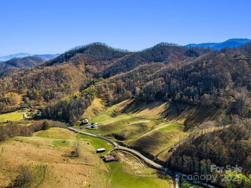 867 Indian Creek Road, Burnsville, NC 28714.  MLS# CAR4231140, YatesRealty ID 2711. 