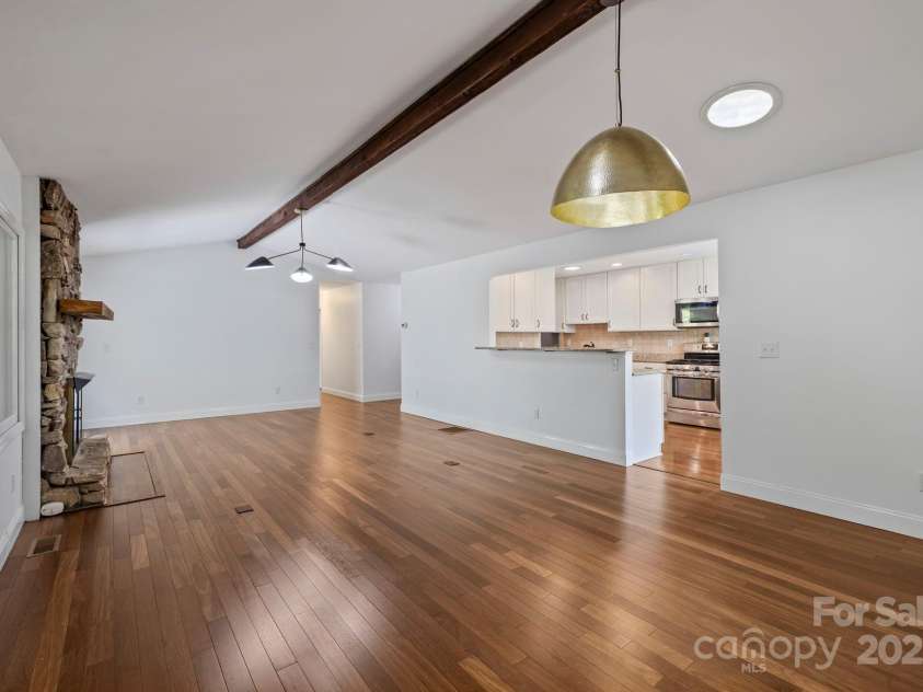 19 Golden Oaks Lane, Fletcher, NC 28732.  MLS# CAR4279372, YatesRealty ID 27110. 