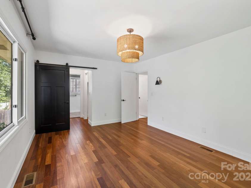 19 Golden Oaks Lane, Fletcher, NC 28732.  MLS# CAR4279372, YatesRealty ID 27110. 