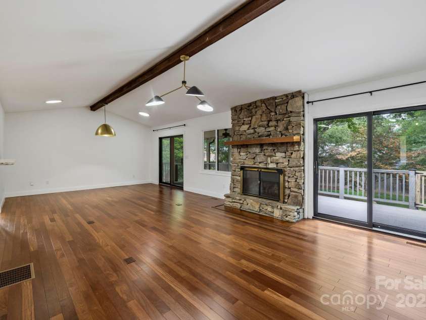 19 Golden Oaks Lane, Fletcher, NC 28732.  MLS# CAR4279372, YatesRealty ID 27110. Large open living room