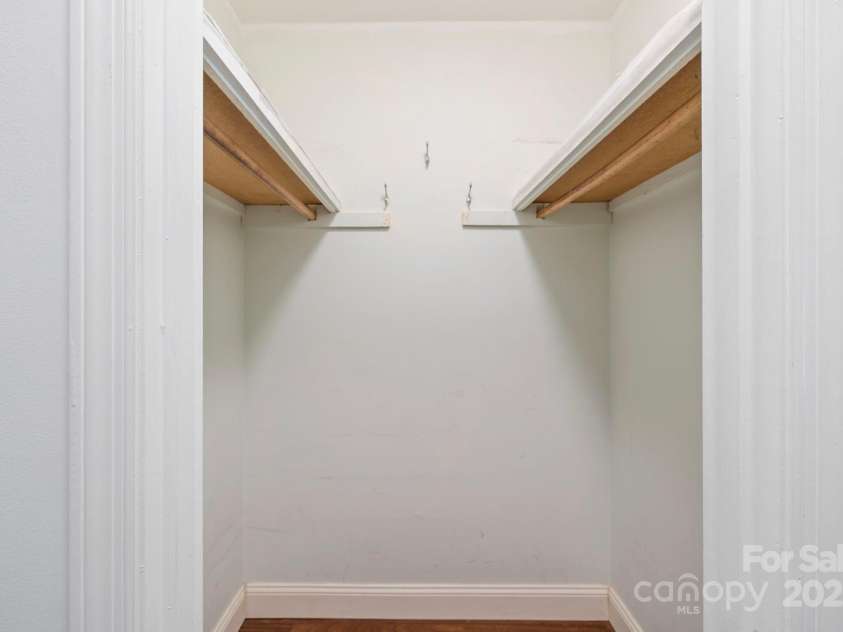 19 Golden Oaks Lane, Fletcher, NC 28732.  MLS# CAR4279372, YatesRealty ID 27110. Walk in closet