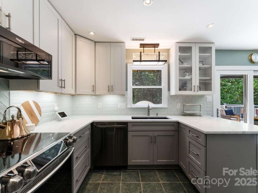 2111 Caleo Circle, Charlotte, NC 28270.  MLS# CAR4278666, YatesRealty ID 27111. 