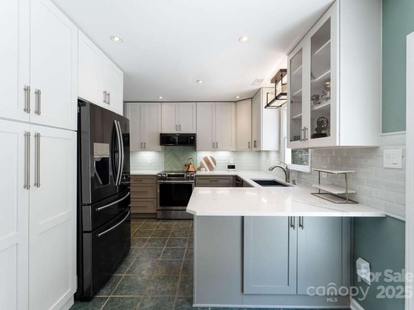 2111 Caleo Circle, Charlotte, NC 28270.  MLS# CAR4278666, YatesRealty ID 27111. 