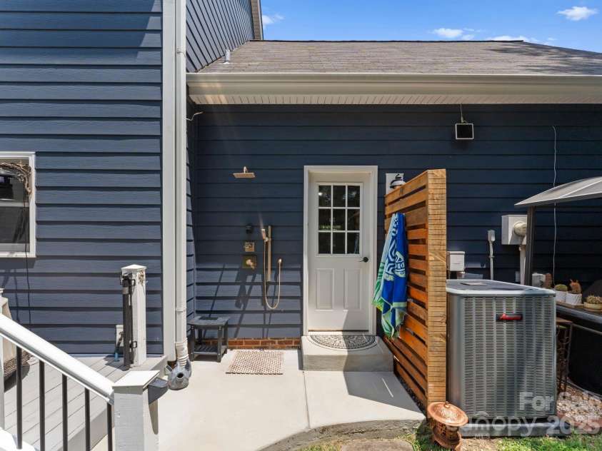 2111 Caleo Circle, Charlotte, NC 28270.  MLS# CAR4278666, YatesRealty ID 27111. 