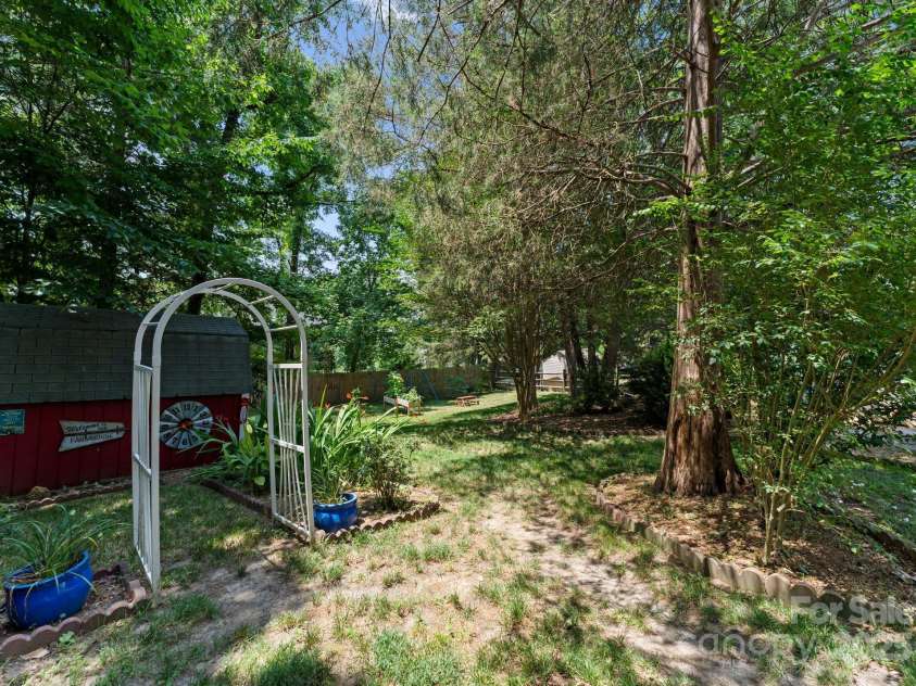 2111 Caleo Circle, Charlotte, NC 28270.  MLS# CAR4278666, YatesRealty ID 27111. 