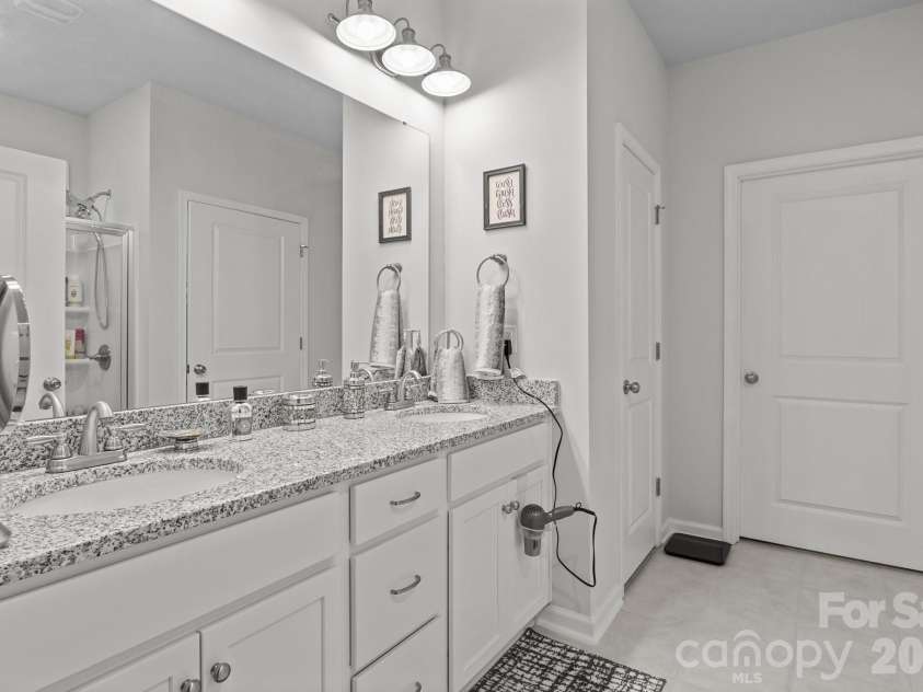 7172 Indigo Way, Denver, NC 28037.  MLS# CAR4384433, YatesRealty ID 27112. Primary Bathroom