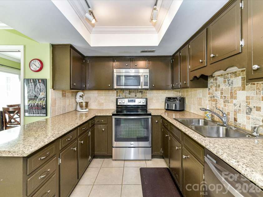11103 Sevilla Court, Charlotte, NC 28226.  MLS# CAR4373110, YatesRealty ID 27113. 