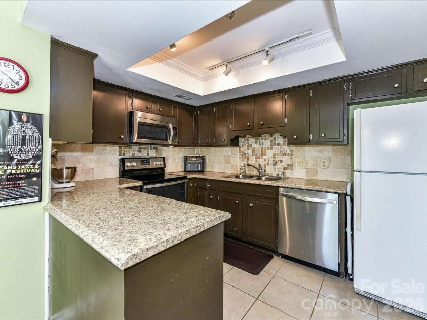 11103 Sevilla Court, Charlotte, NC 28226.  MLS# CAR4373110, YatesRealty ID 27113. 