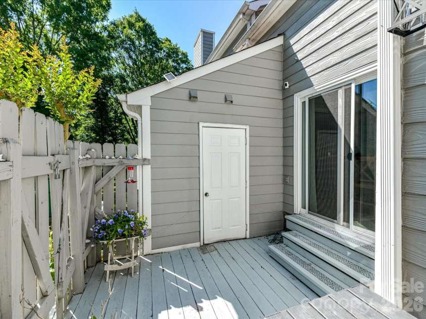 11103 Sevilla Court, Charlotte, NC 28226.  MLS# CAR4373110, YatesRealty ID 27113. 