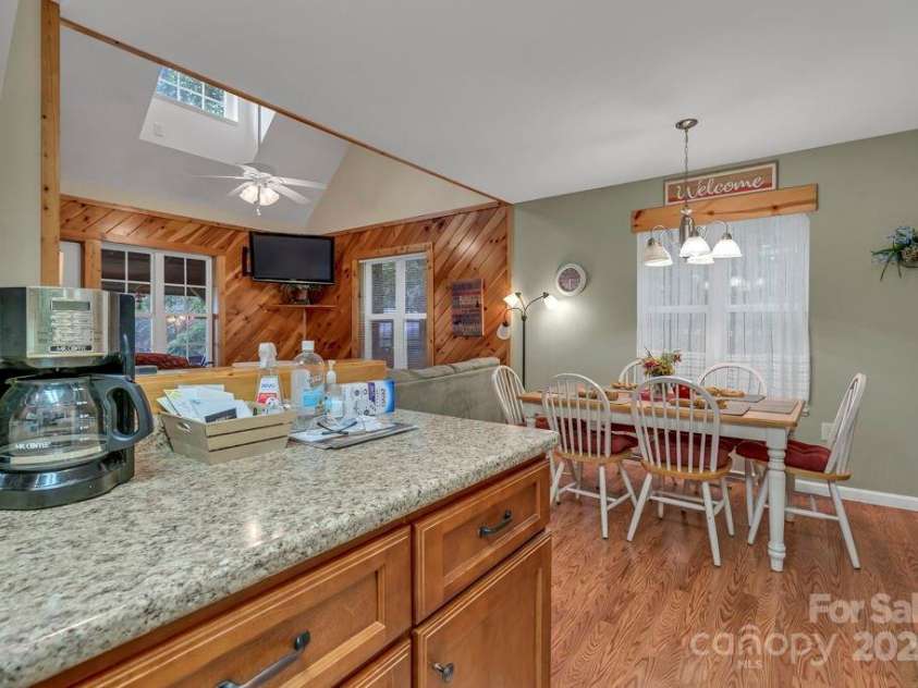 507 Appletree Drive, Newland, NC 28657.  MLS# CAR4280712, YatesRealty ID 27113. 
