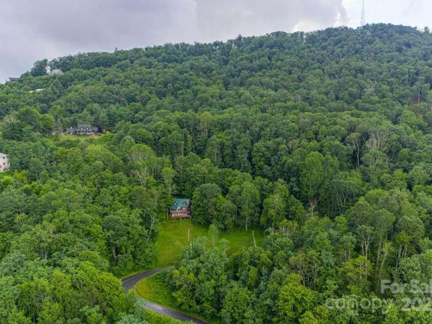 507 Appletree Drive, Newland, NC 28657.  MLS# CAR4280712, YatesRealty ID 27113. 