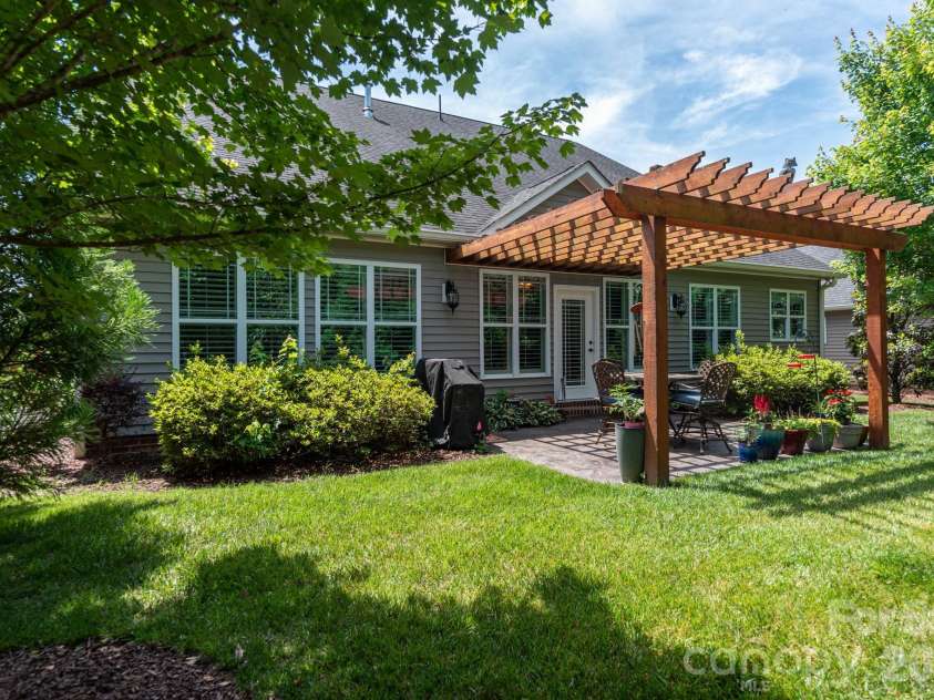 12003 Meetinghouse Drive, Cornelius, NC 28031.  MLS# CAR4384359, YatesRealty ID 27114. 