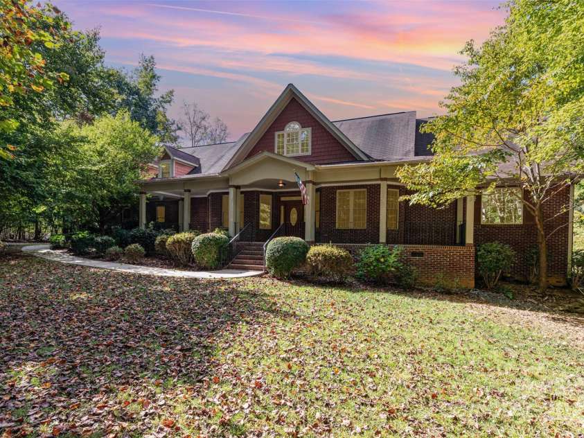 7116 Spruce Pine Trail, Waxhaw, NC 28173.  MLS# CAR4309389, YatesRealty ID 27114. 