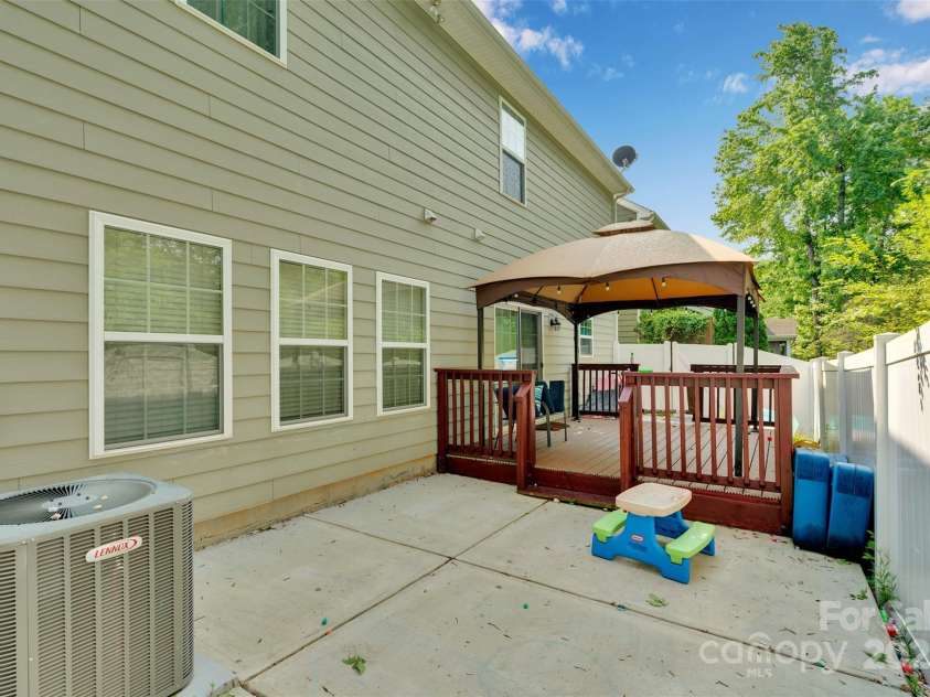 11538 Ardrey Crest Drive, Charlotte, NC 28277.  MLS# CAR4271194, YatesRealty ID 27115. 