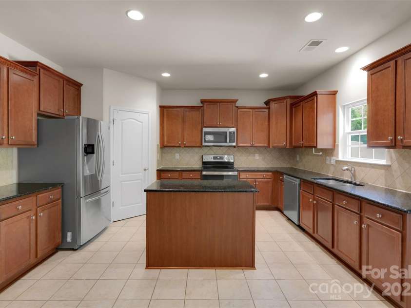 11538 Ardrey Crest Drive, Charlotte, NC 28277.  MLS# CAR4271194, YatesRealty ID 27115. 