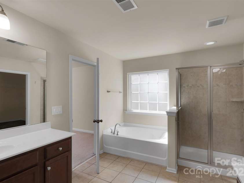 11538 Ardrey Crest Drive, Charlotte, NC 28277.  MLS# CAR4271194, YatesRealty ID 27115. 