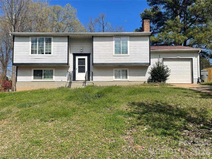 1221 Farmfield Lane, Charlotte, NC 28213.  MLS# CAR4351416, YatesRealty ID 27115. Front of home