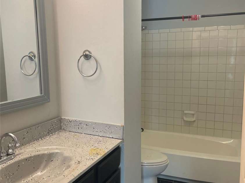 1221 Farmfield Lane, Charlotte, NC 28213.  MLS# CAR4351416, YatesRealty ID 27115. Upstairs bathroom