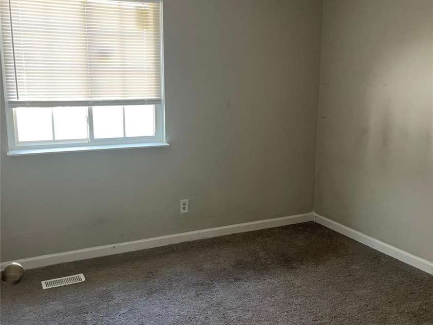 1221 Farmfield Lane, Charlotte, NC 28213.  MLS# CAR4351416, YatesRealty ID 27115. Upstairs bedroom