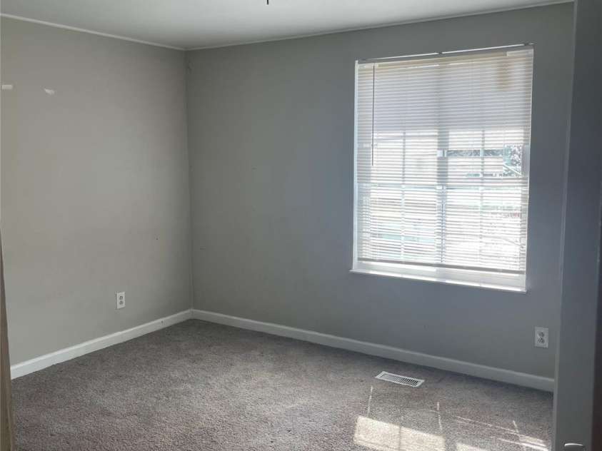 1221 Farmfield Lane, Charlotte, NC 28213.  MLS# CAR4351416, YatesRealty ID 27115. Upstairs bedroom