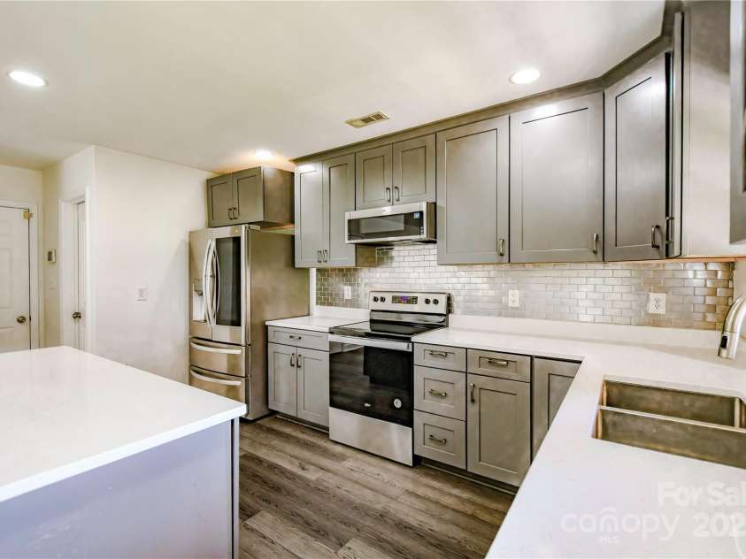 722 Overlook Road, Lowell, NC 28098.  MLS# CAR4272122, YatesRealty ID 27116. 