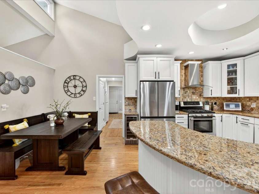 3816 Smokerise Hill Drive, Charlotte, NC 28277.  MLS# CAR4384889, YatesRealty ID 27117. Kitchen and breakfast area provide connected living 