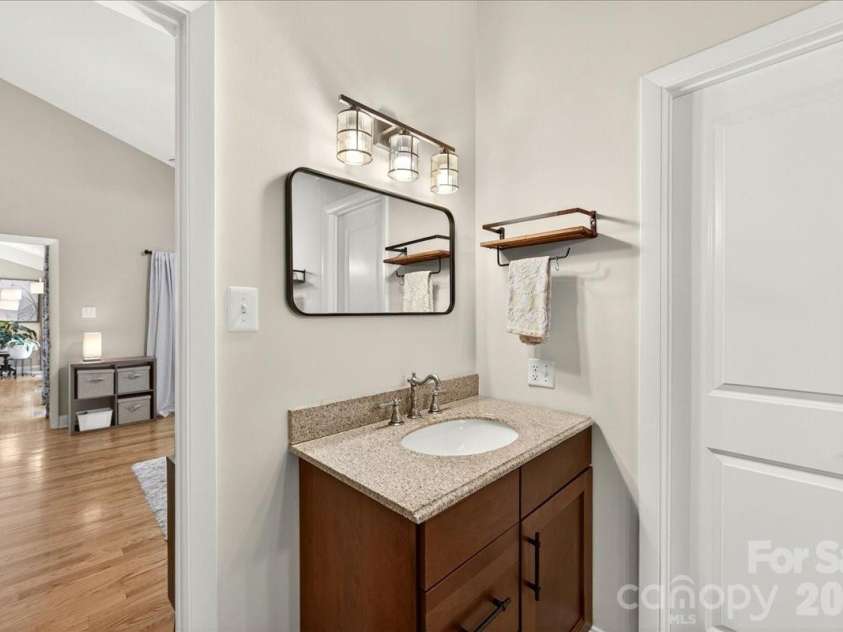 3816 Smokerise Hill Drive, Charlotte, NC 28277.  MLS# CAR4384889, YatesRealty ID 27117. Primary bath with separate vanities 