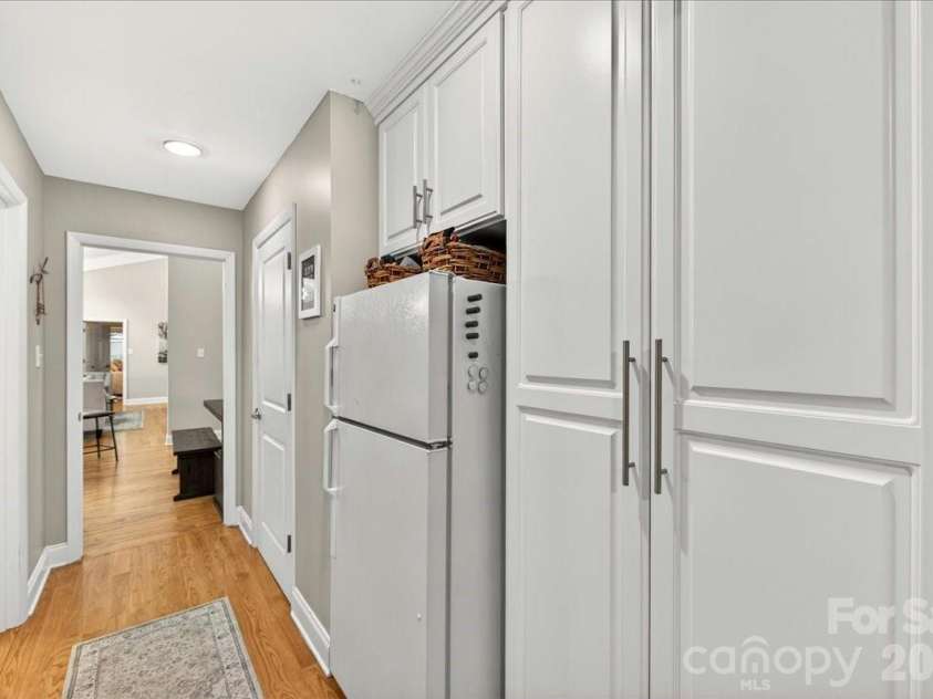 3816 Smokerise Hill Drive, Charlotte, NC 28277.  MLS# CAR4384889, YatesRealty ID 27117. Side entry hall lined wth storage and space for second fridge