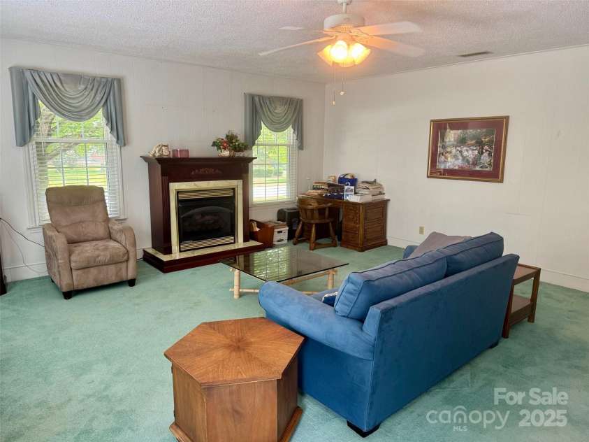 8616 Fallsdale Drive, Charlotte, NC 28214.  MLS# CAR4266816, YatesRealty ID 27117. 