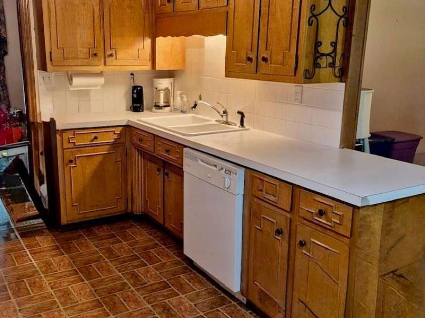 8616 Fallsdale Drive, Charlotte, NC 28214.  MLS# CAR4266816, YatesRealty ID 27117. 