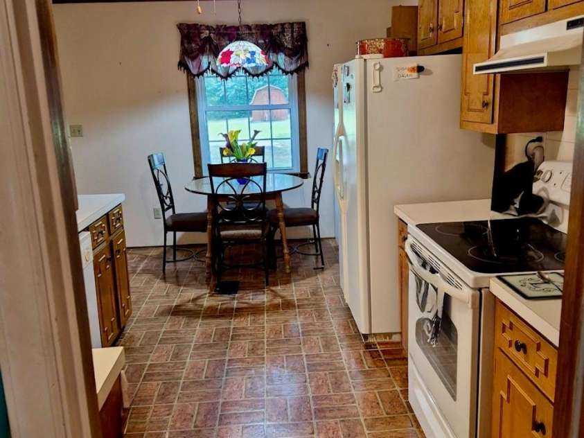 8616 Fallsdale Drive, Charlotte, NC 28214.  MLS# CAR4266816, YatesRealty ID 27117. 