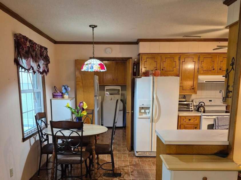 8616 Fallsdale Drive, Charlotte, NC 28214.  MLS# CAR4266816, YatesRealty ID 27117. 