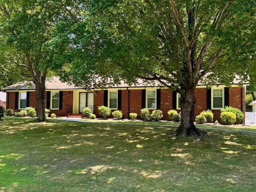 8616 Fallsdale Drive, Charlotte, NC 28214.  MLS# CAR4266816, YatesRealty ID 27117. 