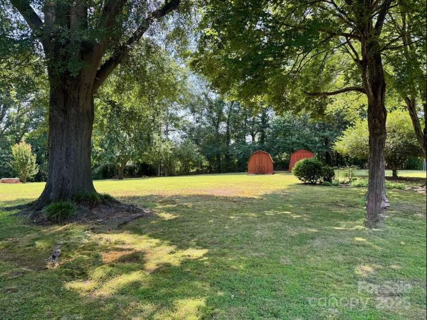 8616 Fallsdale Drive, Charlotte, NC 28214.  MLS# CAR4266816, YatesRealty ID 27117. 