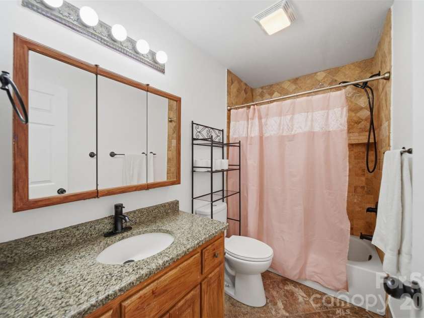 107 Cliffwood Drive, Hudson, NC 28638.  MLS# CAR4384762, YatesRealty ID 27118. Hall bath with tub/shower combo