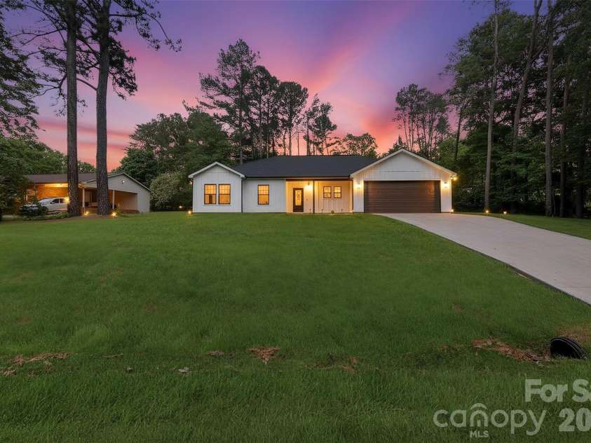 1026 Fye Drive, Newton, NC 28658.  MLS# CAR4375919, YatesRealty ID 27119. 