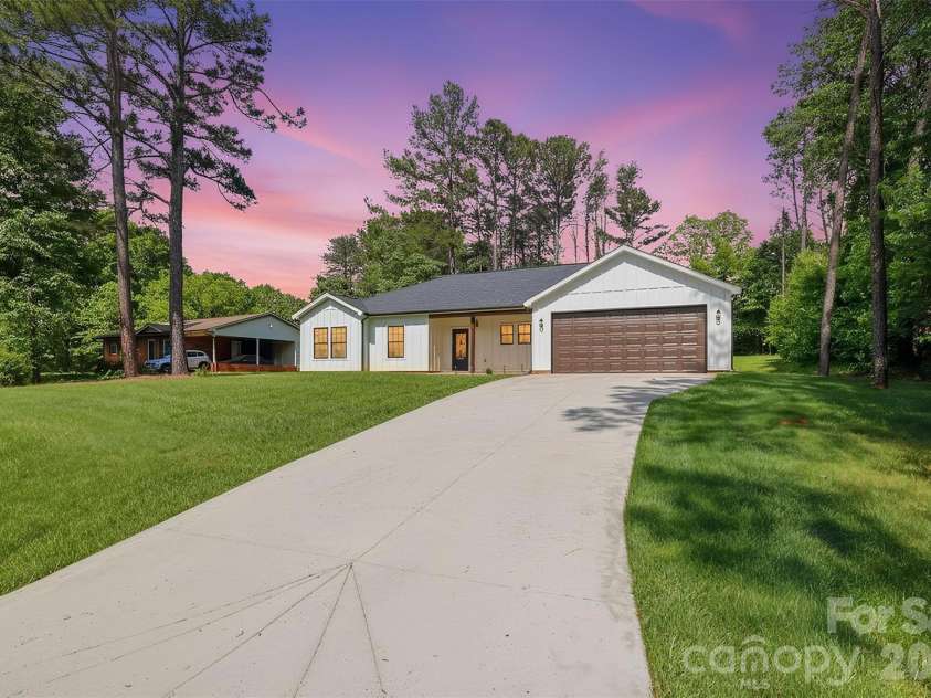 1026 Fye Drive, Newton, NC 28658.  MLS# CAR4375919, YatesRealty ID 27119. 