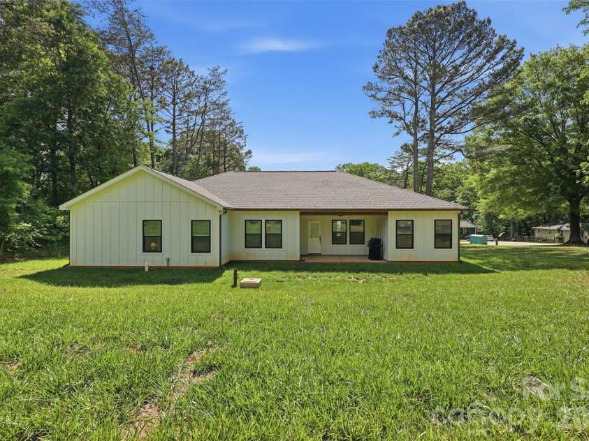 1026 Fye Drive, Newton, NC 28658.  MLS# CAR4375919, YatesRealty ID 27119. 