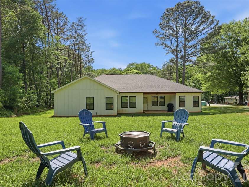1026 Fye Drive, Newton, NC 28658.  MLS# CAR4375919, YatesRealty ID 27119. 