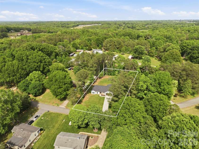 1026 Fye Drive, Newton, NC 28658.  MLS# CAR4375919, YatesRealty ID 27119. 