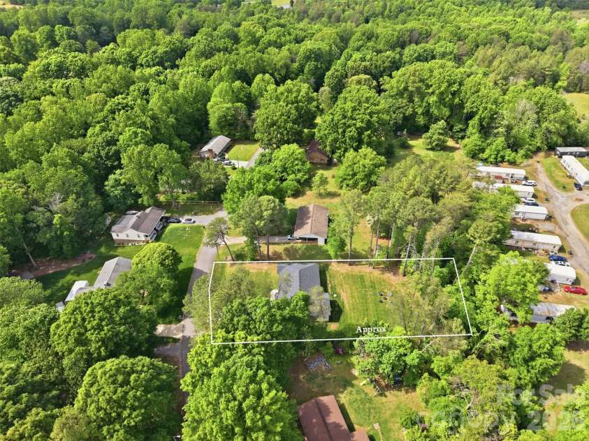 1026 Fye Drive, Newton, NC 28658.  MLS# CAR4375919, YatesRealty ID 27119. 