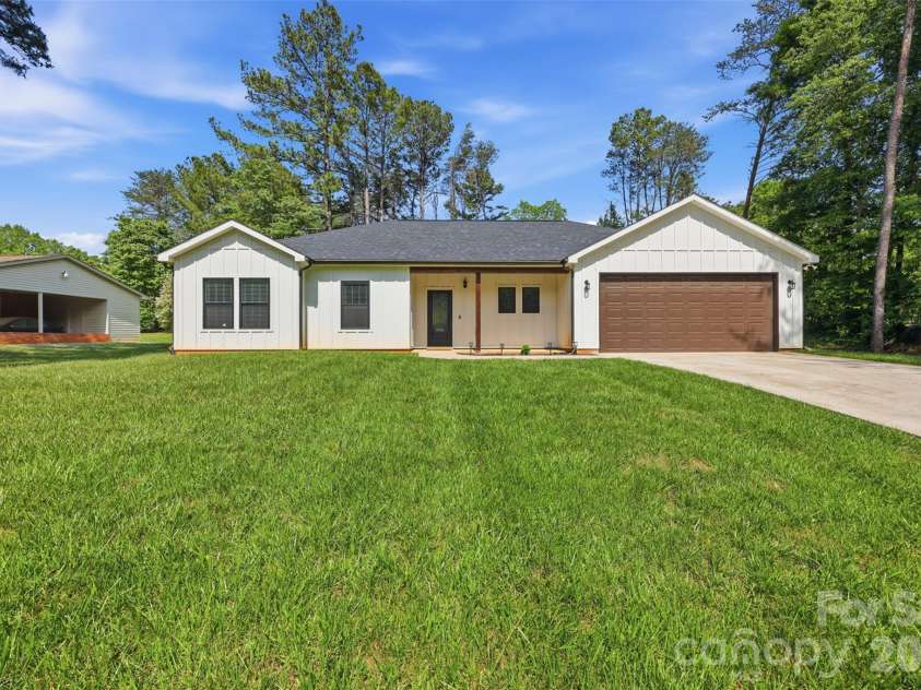 1026 Fye Drive, Newton, NC 28658.  MLS# CAR4375919, YatesRealty ID 27119. 