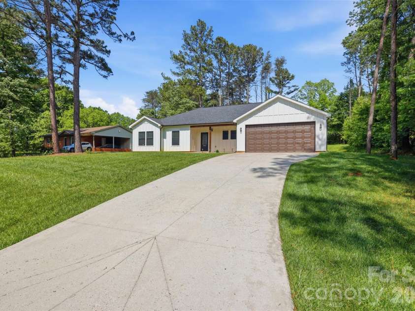 1026 Fye Drive, Newton, NC 28658.  MLS# CAR4375919, YatesRealty ID 27119. 